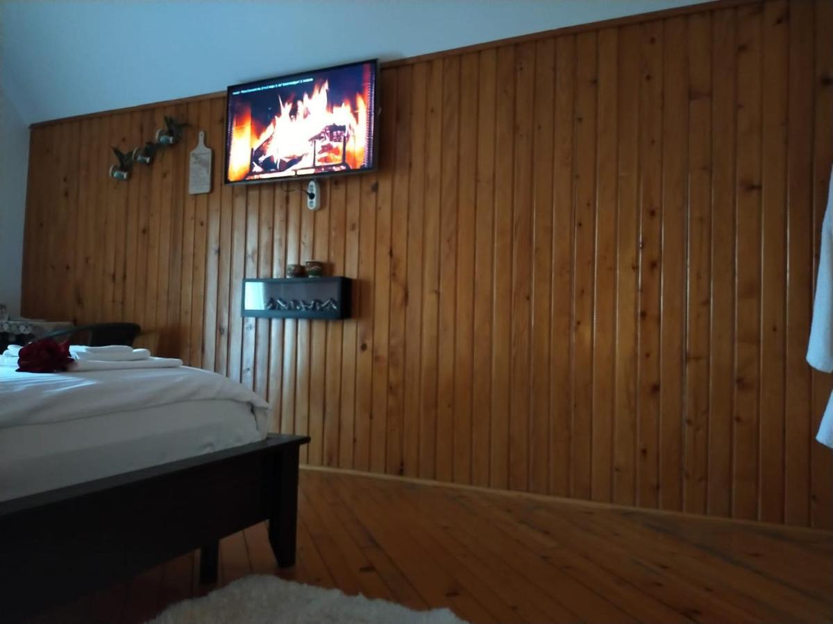 Casa Maria Roses Hotel Rîşnov Ngoại thất bức ảnh